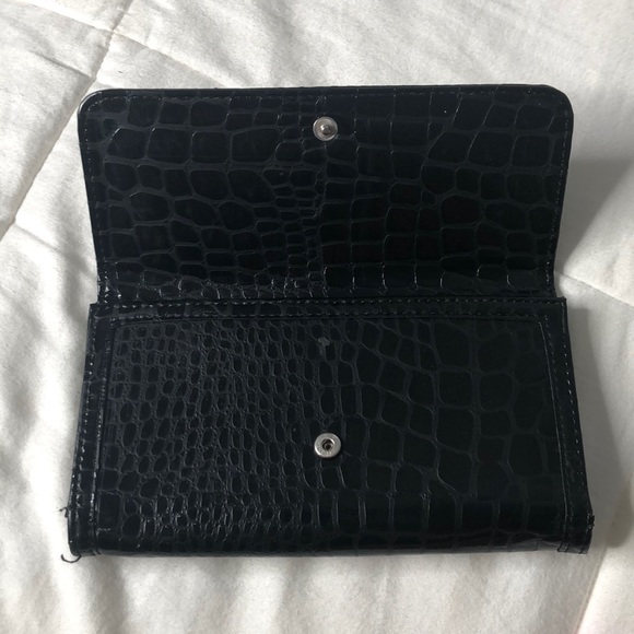 Guess Wallet - Picture 2 of 7